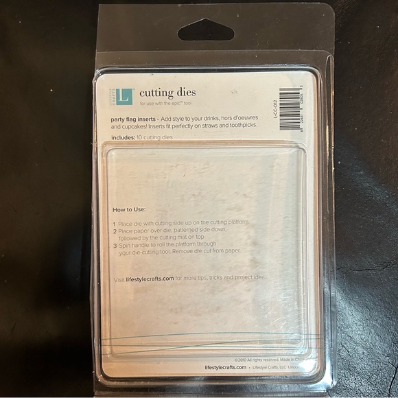 We R Memory Keepers/Lifestyle Crafts 10 pcs PARTY FLAG INSERTS - Picture 4 of 6